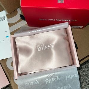 Brand New Pink Blissy silk pillowcase Queen size